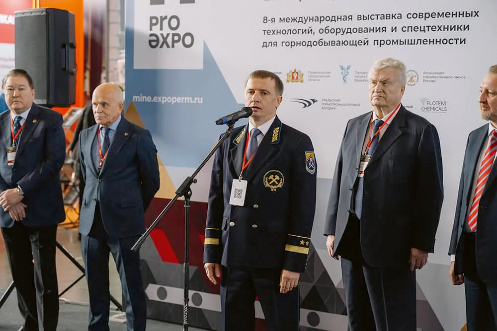 perspektivy razvitiya tehnologiy v oblasti upravleniya i obsluzhivaniya avtogreyderov
