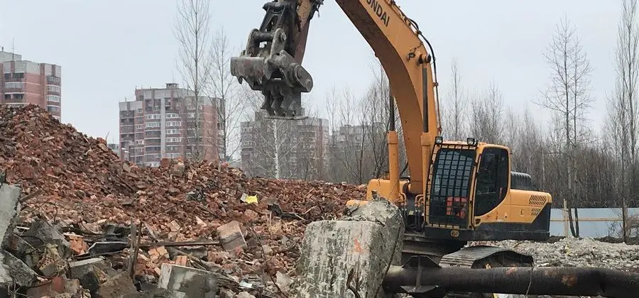 tehnika bezopasnosti pri rabote na kompaktnyh ekskavatorah v ogranichennom prostranstve